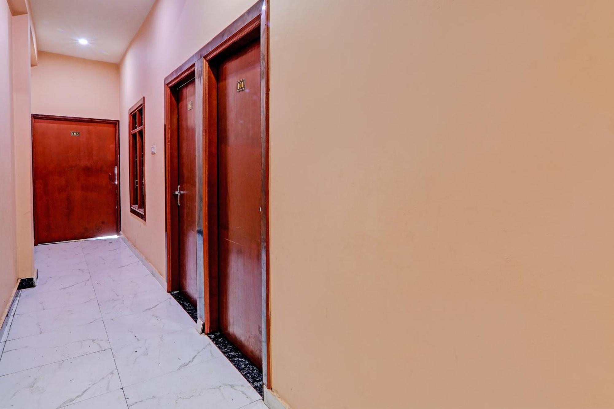 Hotel O Home Singhs Delight Варанаси Экстерьер фото